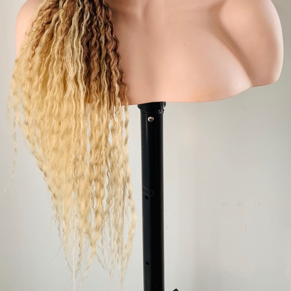 Long “Put On & Go” Wavy Twist Style Ombre Toffee Blonde Color Synthetic Wig 🙌 - Picture 10 of 12